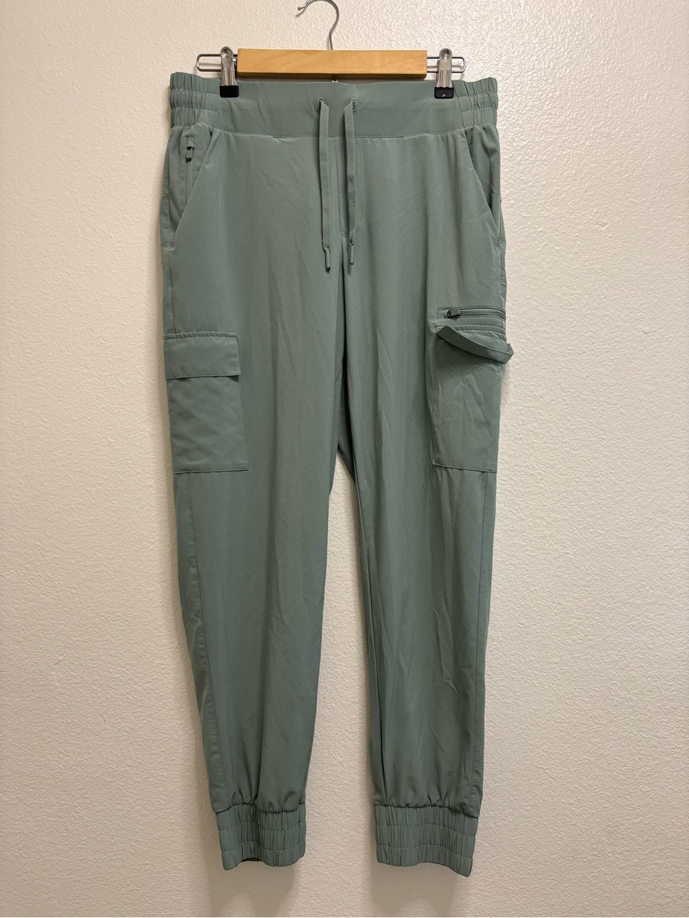 ALO Yoga Sage Green Cargo Joggers